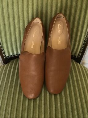 Clarks women's Tan Leather Slip-On Loafers